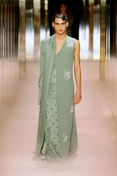 Look 12